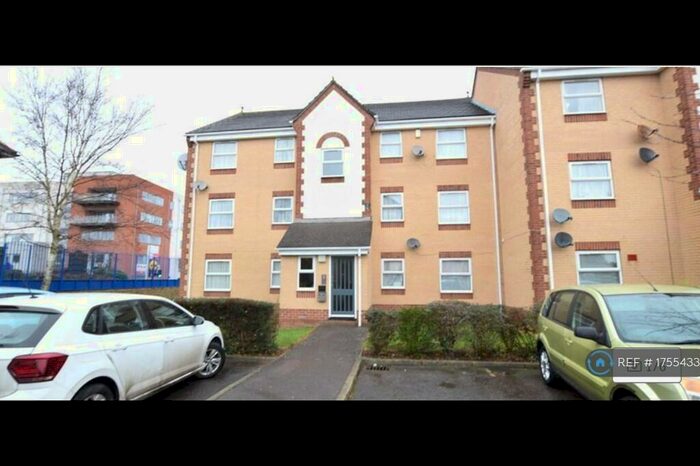 2 Bedroom Flat To Rent In Burns Avenue, Chadwell Heath, Romford, RM6