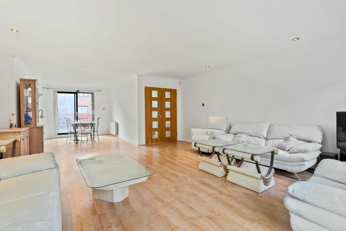 4 Bedroom Property To Rent In Windsor Way, Brook Green, London, W14