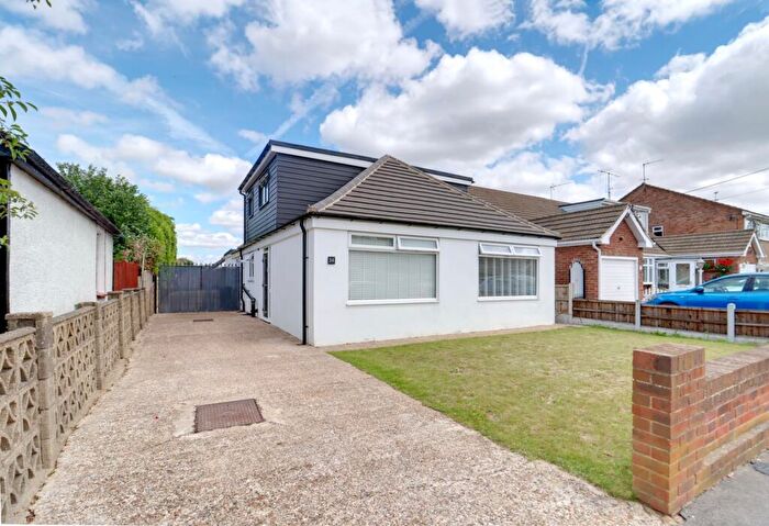 4 Bedroom Detached House For Sale In Briscoe Road, Rainham, RM13