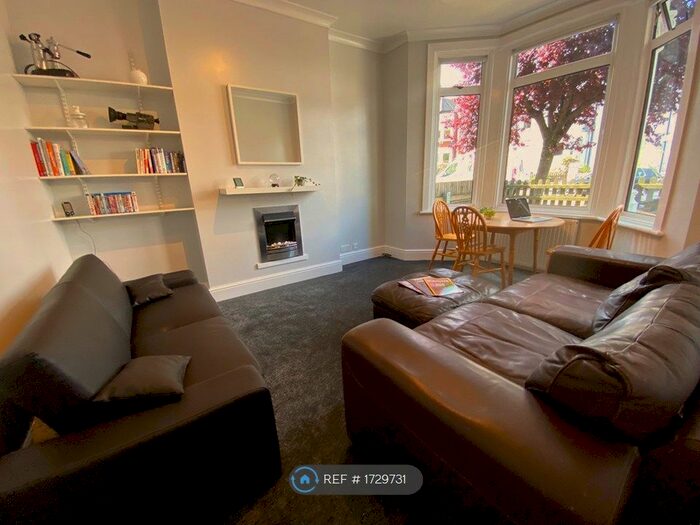 3 Bedroom Maisonette To Rent In Buchanan Gardens, London, NW10