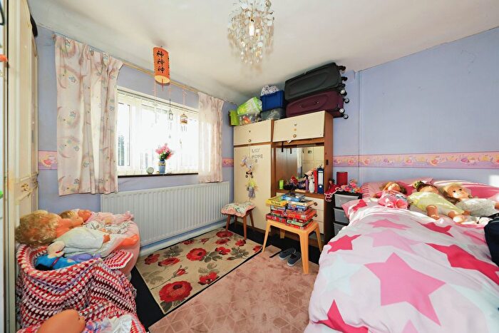 3 Bedroom Terraced House For Sale In Pembroke Avenue, Wolverhampton, West Midlands, WV2