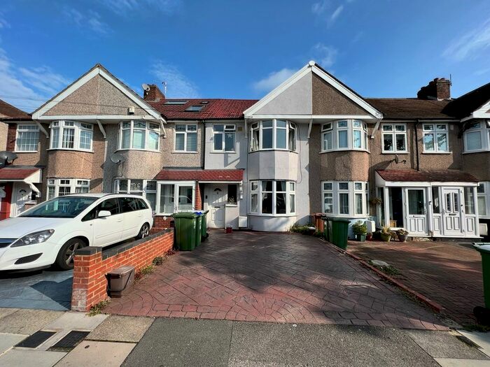 3 Bedroom Terraced House To Rent In The Green, Welling, DA16