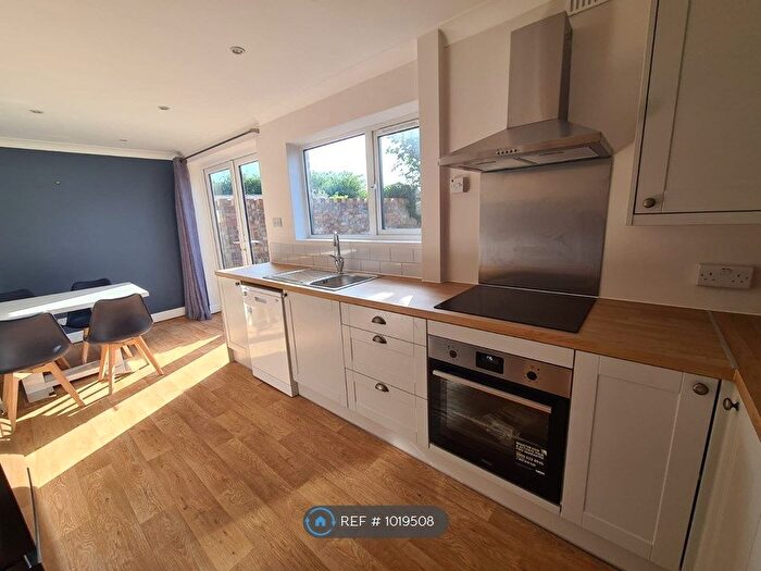 4 Bedroom Semi-Detached House To Rent In Spruce Avenue, Colchester, CO4