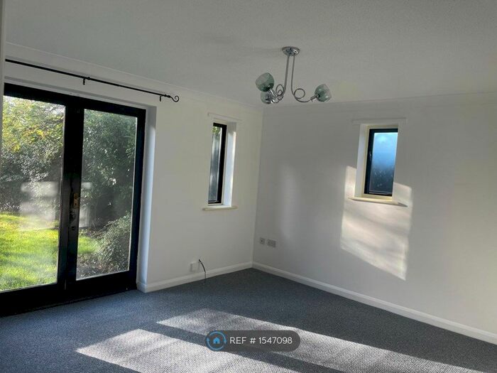 1 Bedroom Flat To Rent In Fawkner Close, Chelmsford, CM2