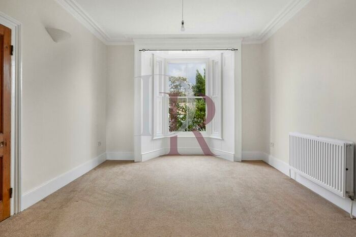2 Bedroom Apartment To Rent In Blenheim Grove, Peckham Rye, SE15