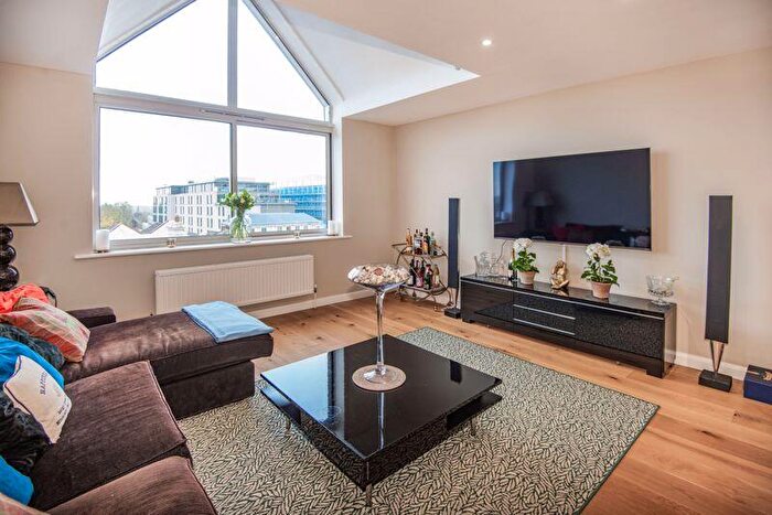 2 Bedroom Flat For Sale In Sydenham Road, Guildford, GU1