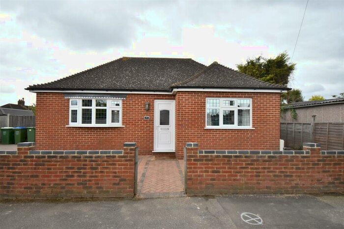 2 Bedroom Detached Bungalow To Rent In Cumberland Drive, Bexleyheath, DA7