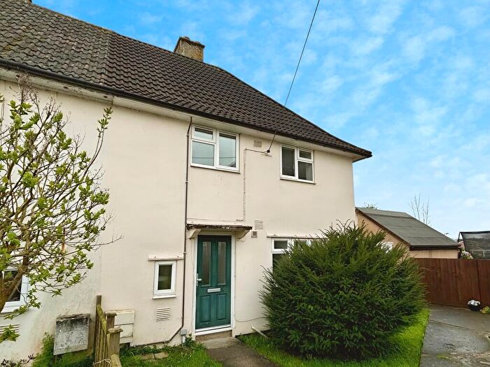 3 Bedroom Semi-Detached House To Rent In Barley Close, Wells, BA5