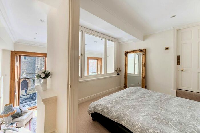 2 Bedroom Flat To Rent In Collingham Road, South Kensington, London, SW5