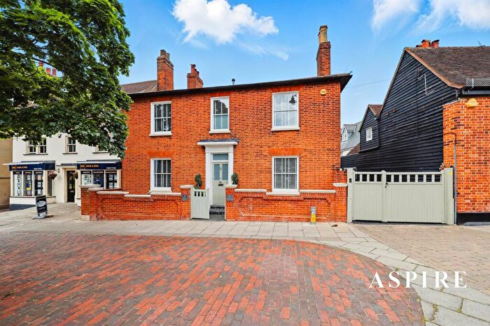 5 Bedroom Detached House For Sale In Video Presentation Inside - High Street, Rayleigh, SS6