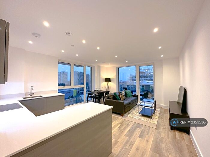 2 Bedroom Flat To Rent In Voyager House, London, SW11