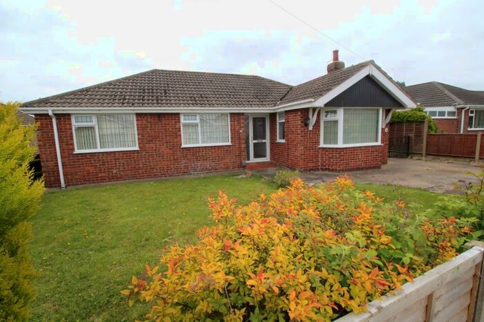 3 Bedroom Bungalow For Sale In The Crescent, Holton-le-Clay, Grimsby, DN36