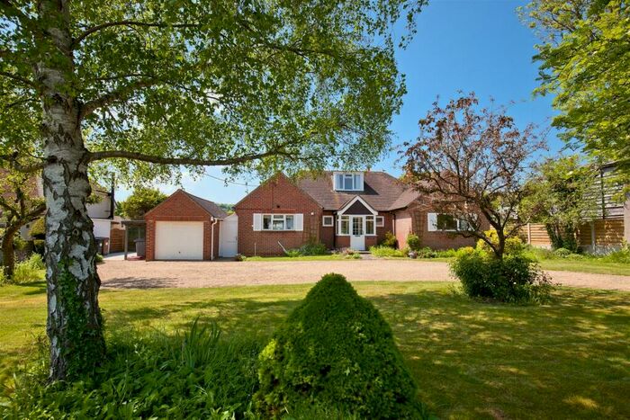4 Bedroom Detached Bungalow For Sale In Salisbury Road, Broughton, Stockbridge, SO20