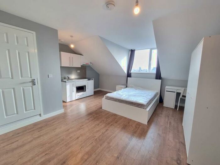 Studio To Rent In Bearwood Parade, B66