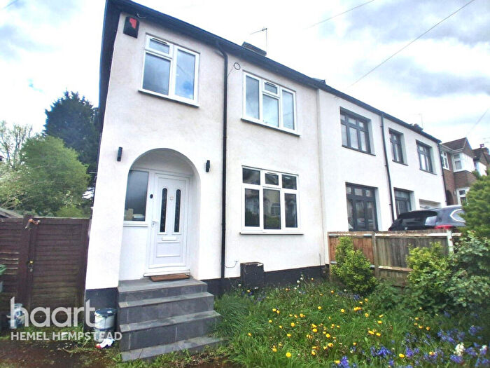 3 Bedroom Semi-Detached House To Rent In West Valley Road, Hemel Hempstead, HP3