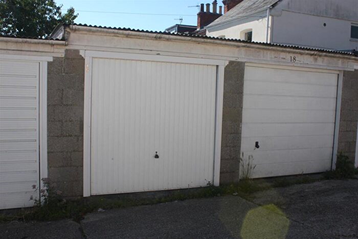 Garage / Parking To Rent In Highfield Road - Salisbury, SP2
