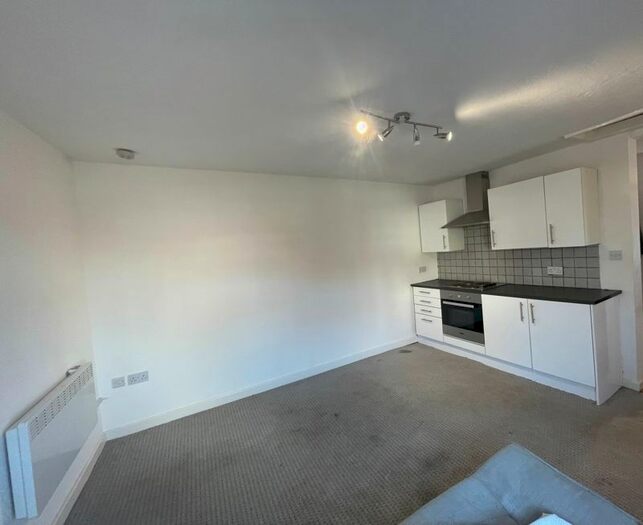 1 Bedroom Flat To Rent In Fallibroome Road, Macclesfield, SK10