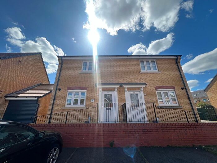 3 Bedroom Town House To Rent In Brompton Road, Hamilton, Leicester, LE5