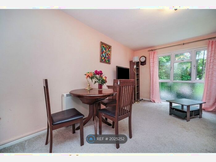 1 Bedroom Flat To Rent In Eton Road, Sutton, SM2