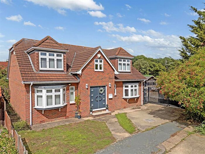 4 Bedroom Detached House For Sale In Lee Road, Bowers Gifford, Basildon, SS13