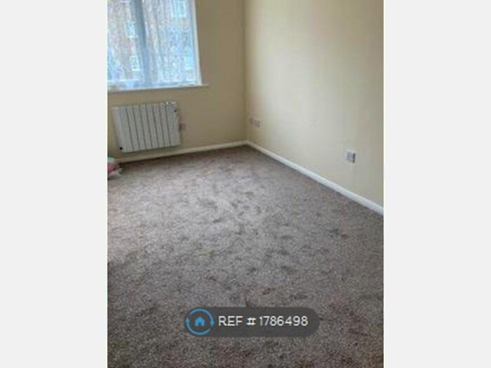 1 Bedroom Flat To Rent In Droveway, Loughton, IG10