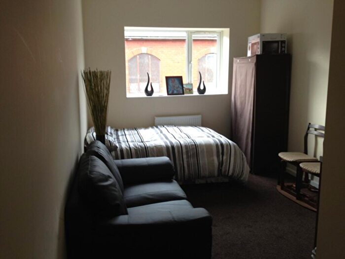Studio To Rent In Kelvin Grove, Wombwell, S73