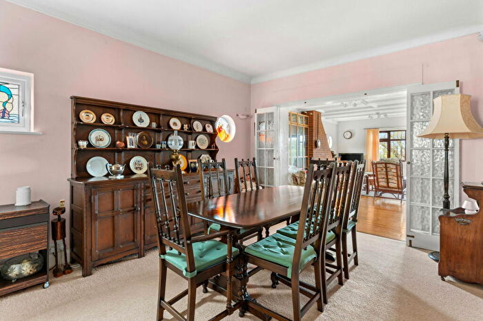 4 Bedroom Detached House For Sale In Great Wheatley Road, Rayleigh, SS6