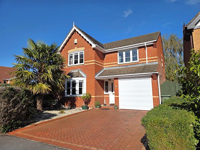 4 Bedroom Detached House For Sale In Sovereign Crescent, Fareham, PO14