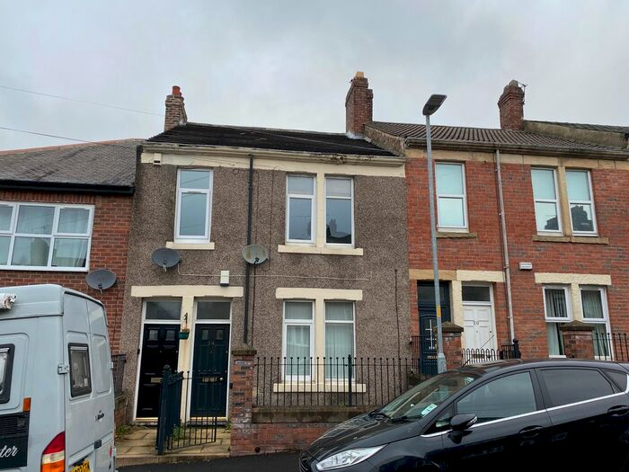 3 Bedroom Flat To Rent In Arkwright Street, Gateshead, NE8