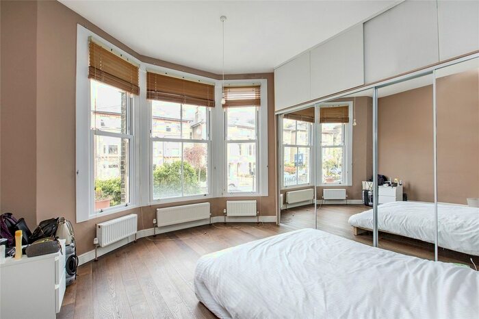 2 Bedroom Flat To Rent In Chelsham Road, Clapham, London, SW4