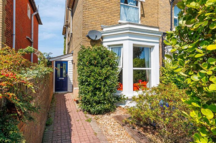 4 Bedroom Semi-Detached House For Sale In Mill Hill Road, Cowes, PO31