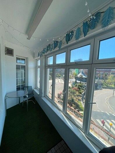 2 Bedroom Flat To Rent In Richmond Hill, Bournemouth, BH2