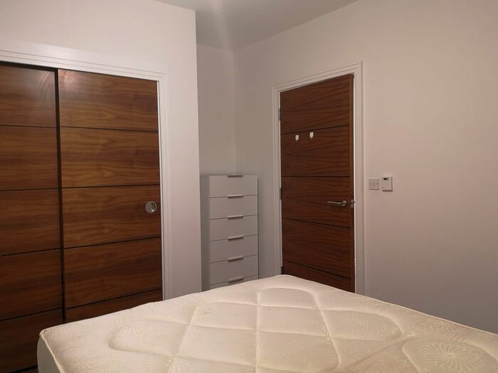 2 Bedroom Flat To Rent In Atwell Court, High Road, London, N12