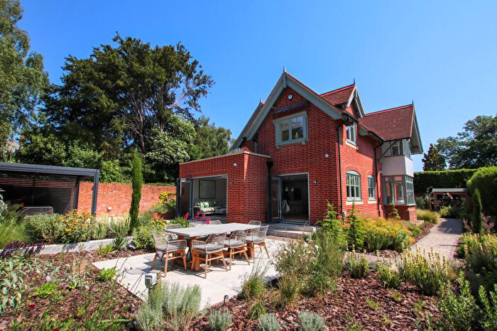 4 Bedroom Cottage For Sale In Grove Pastures, Lymington, SO41