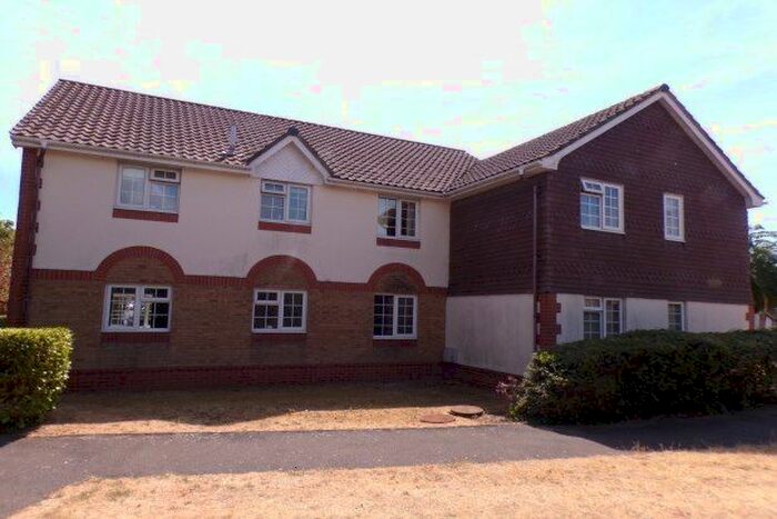 2 Bedroom Flat To Rent In Wentworth Drive, Christchurch, BH23