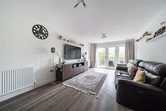 2 Bedroom Flat For Sale In Chertsey, Surrey, KT16