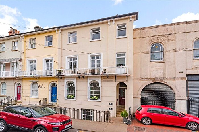 2 Bedroom Flat For Sale In York Road, Tunbridge Wells, Kent, TN1