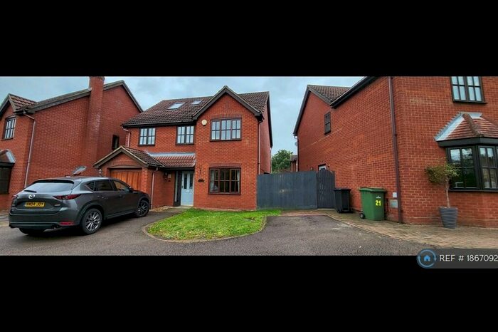 5 Bedroom Detached House To Rent In Welsummer Grove, Shenley Brook End, Milton Keynes, MK5