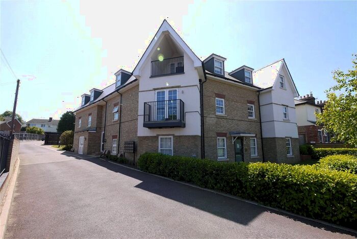 2 Bedroom Flat To Rent In Crescent Road, Brentwood, Essex, CM14