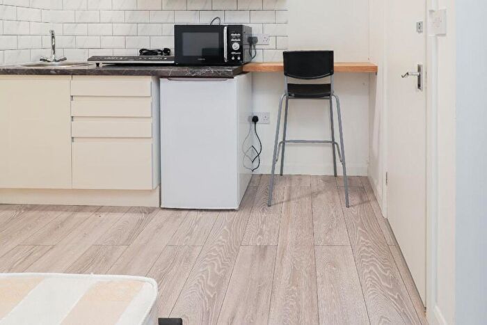 Studio To Rent In Camden High Street, NW1