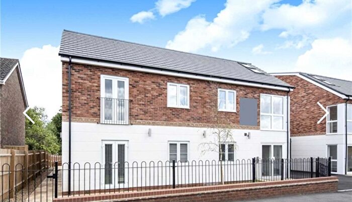 2 Bedroom Flat To Rent In Westbury Avenue, Newport Pagnell, MK16