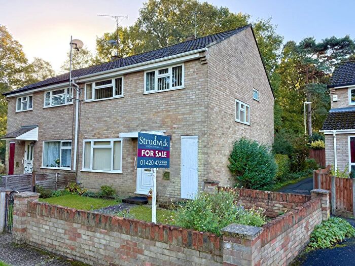 4 Bedroom Semi Detached House For Sale In Waterman Close, Bordon, Hampshire, GU35