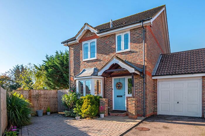 3 Bedroom Link Detached House For Sale In Albury Road, Merstham, RH1