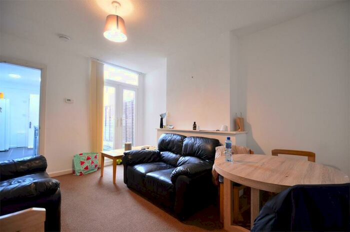 4 Bedroom Terraced House To Rent In &#;. Pppw Warwards Lane, Selly Oak. Mins Walk To University Of Birmingham, B29