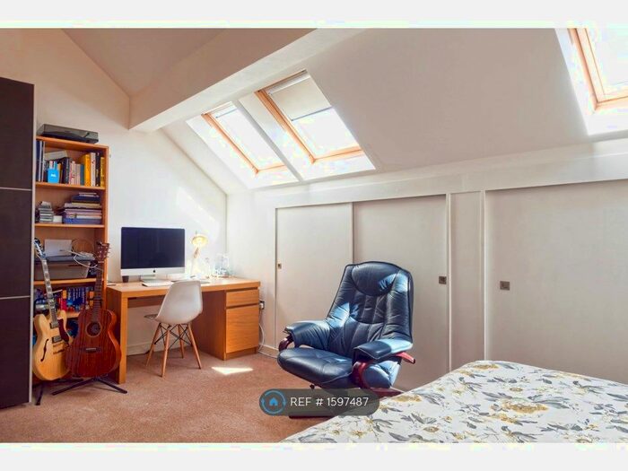 2 Bedroom Maisonette To Rent In Primezone Mews, London, N8