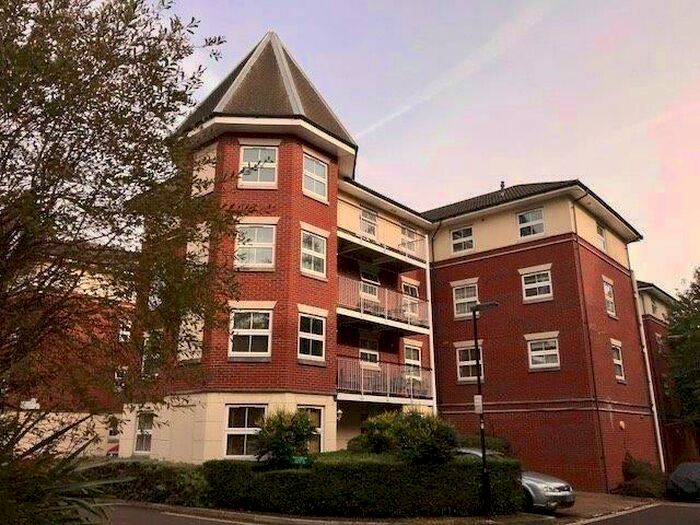 2 Bedroom Apartment To Rent In Rollesbrook Gardens, Hill Lane, SO15