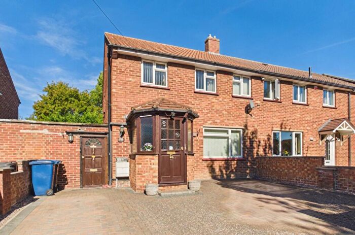 3 Bedroom Semi Detached House For Sale In Thorleye Road, Cambridge, Cambridgeshire, CB5