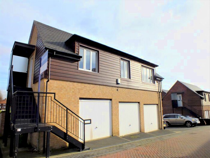 2 Bedroom Flat To Rent In Oaklands Crescent, Leeds, West Yorkshire, LS8