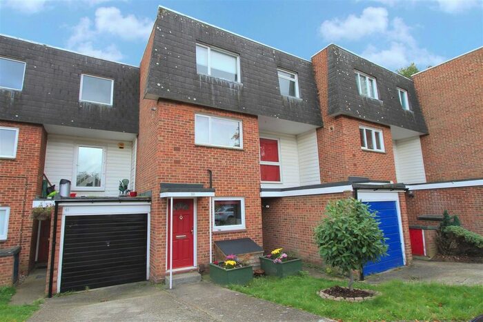 1 Bedroom Maisonette To Rent In Chestwood Grove, Hillingdon, UB10