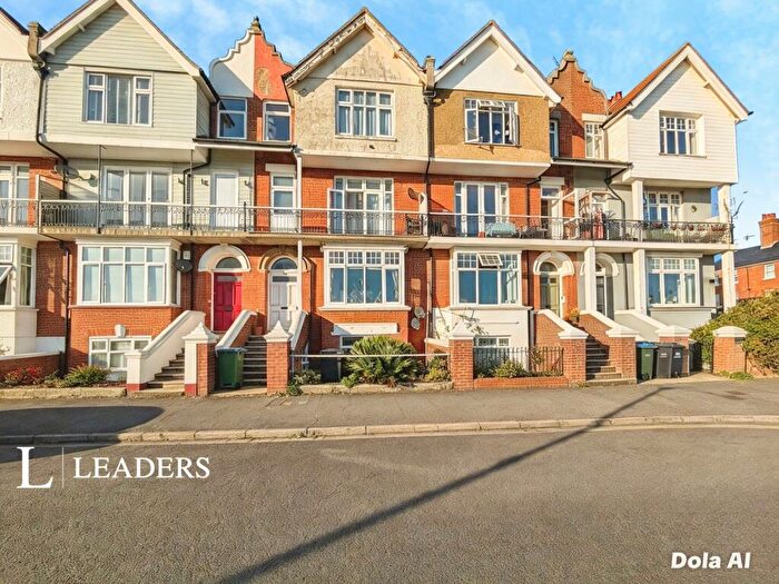 1 Bedroom Apartment For Sale In South Terrace, Littlehampton, West Sussex, BN17